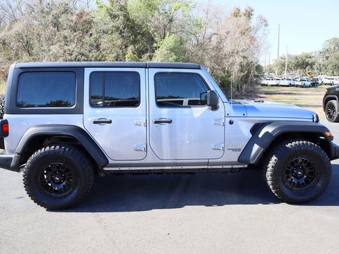 Used 2019 Jeep Wrangler Unlimited Sport image 9
