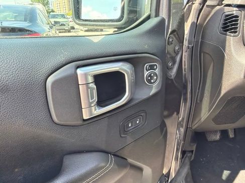 Used 2019 Jeep Wrangler Unlimited Sahara w/ Dual Top Group AWD/4WD image 10