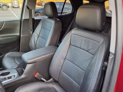 Used 2020 Chevrolet Equinox LT w/ Sport Edition image 12