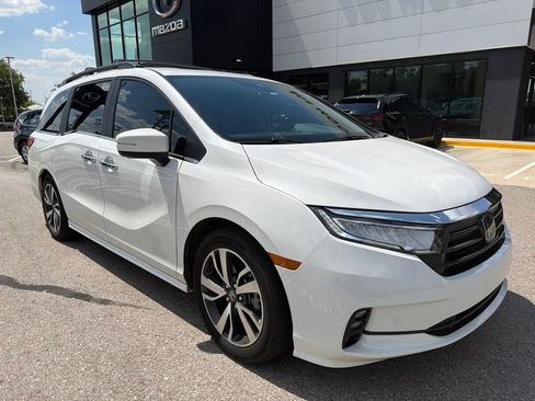 Used 2024 Honda Odyssey Touring image 3