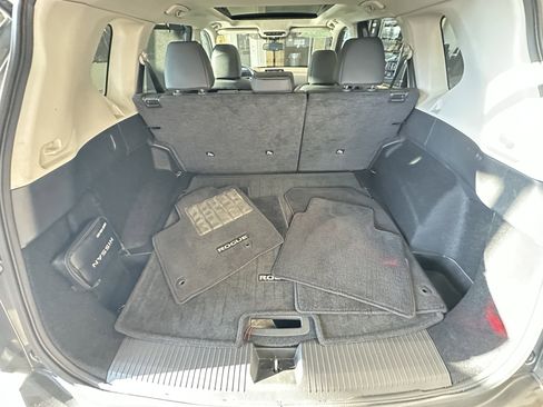 Used 2023 Nissan Rogue SV w/ SV Premium Package image 14