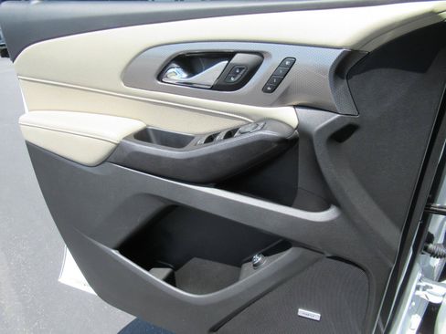 Certified 2023 Chevrolet Traverse Premier FWD image 19