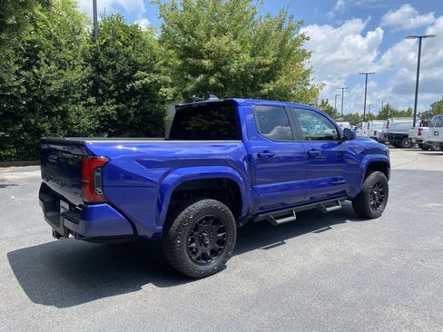 Used 2025 Toyota Tacoma SR5 RWD image 9