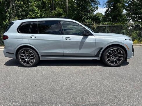 Used 2025 BMW X7 M60i AWD/4WD image 4