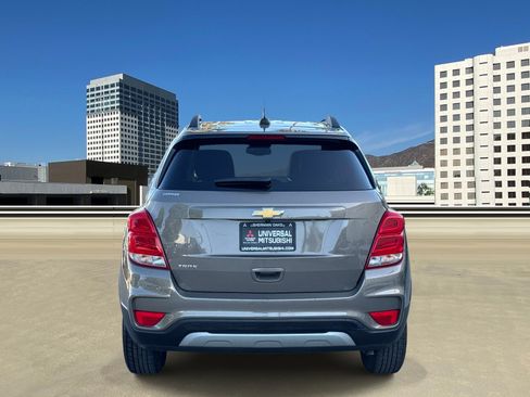 Used 2021 Chevrolet Trax LT w/ LT Convenience Package FWD image 4