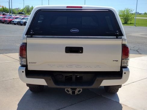 Used 2021 Toyota Tacoma TRD Sport w/ TRD Premium Sport Package AWD/4WD image 17