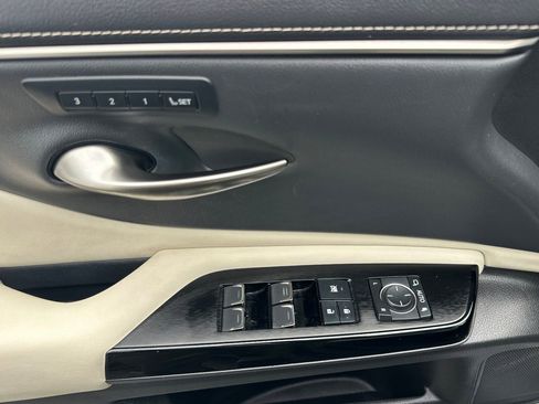 Certified 2023 Lexus ES 300h w/ Premium Package image 8