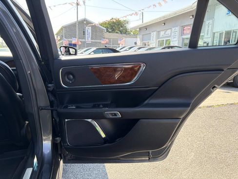 Used 2018 Lincoln Continental Reserve AWD/4WD image 19