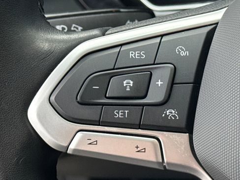 Certified 2024 Volkswagen Jetta SE w/ Panoramic Sunroof Package image 30