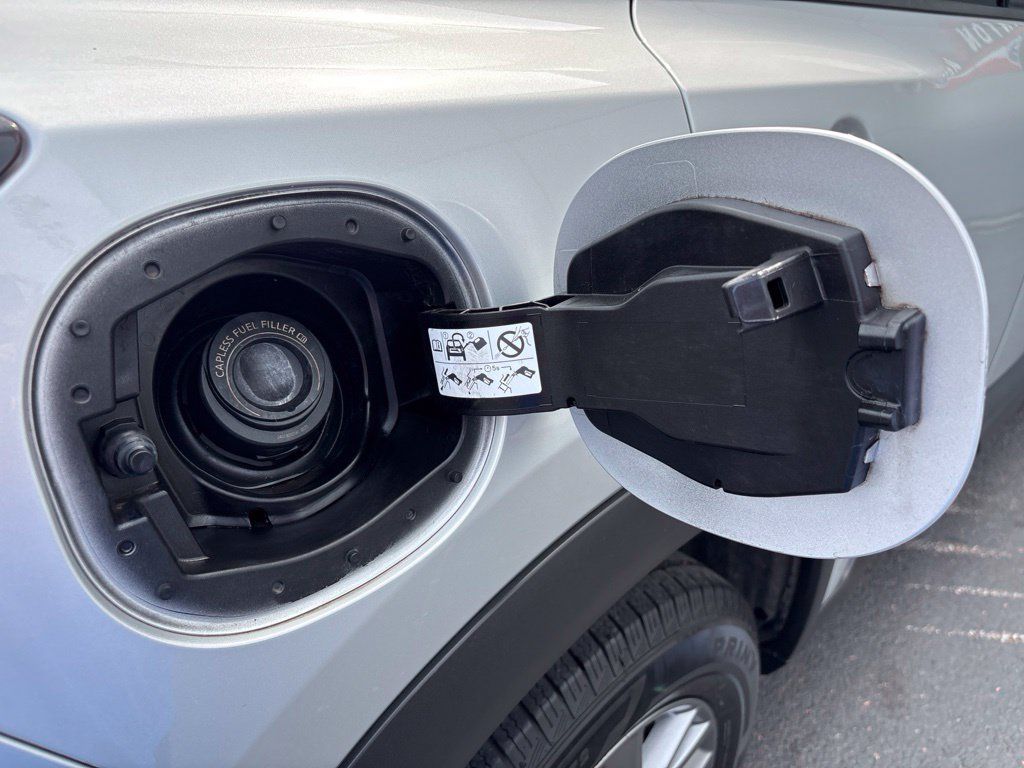 Used 2024 Nissan Rogue S FWD image 11