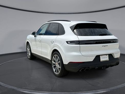 Used 2025 Porsche Cayenne AWD/4WD image 10