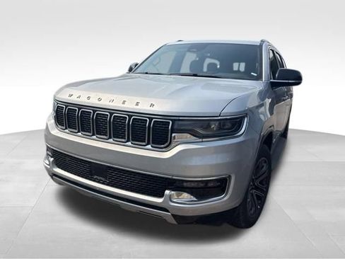 Used 2024 Jeep Wagoneer L Series II w/ Flexible Seating Group AWD/4WD image 13