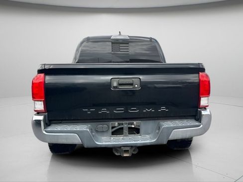 Used 2017 Toyota Tacoma TRD Off-Road w/ Tow Package (A/T) AWD/4WD image 8