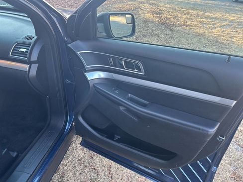Used 2017 Ford Explorer XLT w/ Equipment Group 202A image 20