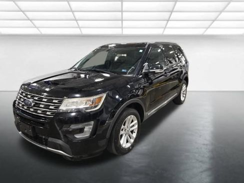 Used 2017 Ford Explorer XLT w/ Equipment Group 201A FWD image 9