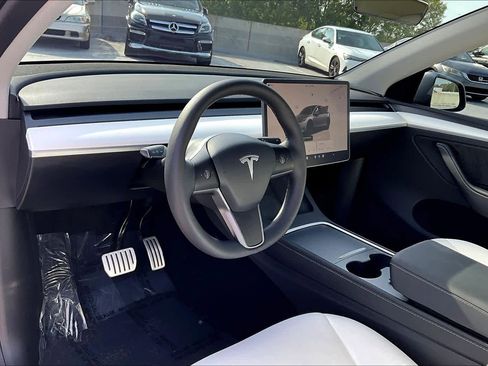 Used 2025 Tesla Model Y Performance AWD/4WD image 16