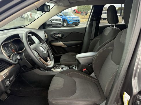 Used 2017 Jeep Cherokee Latitude w/ Safety/Convenience Group image 14