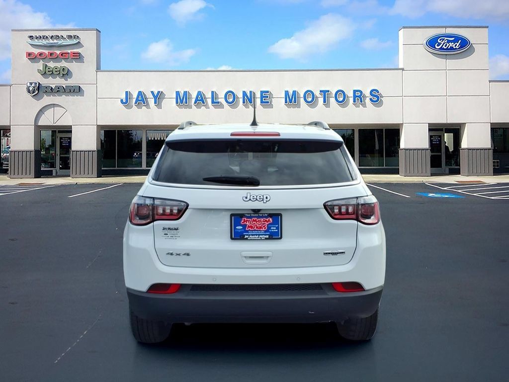 Used 2023 Jeep Compass Latitude w/ Convenience Group AWD/4WD image 4