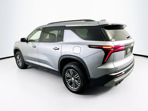 Used 2025 Chevrolet Traverse LT image 5