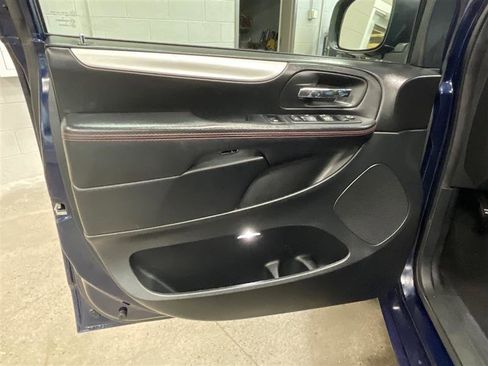 Used 2017 Dodge Grand Caravan GT image 9