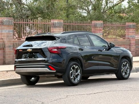 Used 2025 Chevrolet Trax LT FWD image 10