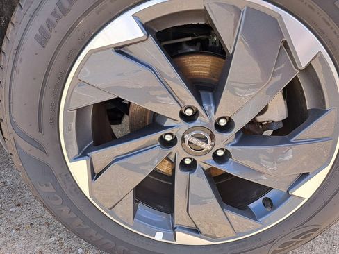 Used 2025 Nissan Rogue SV FWD image 26
