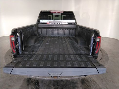 Used 2024 GMC Sierra 2500 AT4X image 10