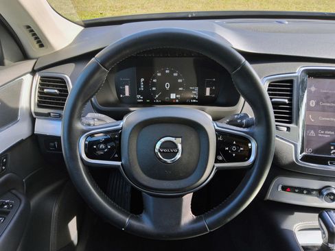 Used 2017 Volvo XC90 T5 Momentum w/ Vision Package FWD image 14