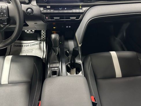 Used 2025 Toyota Camry SE image 38