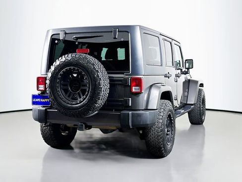 Used 2017 Jeep Wrangler Unlimited Sahara AWD/4WD image 7