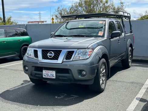 Used 2021 Nissan Frontier SV RWD image 2