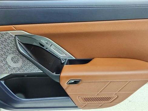 Used 2023 BMW i7 xDrive60 image 28