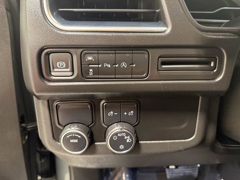 Used 2023 Chevrolet Suburban Premier RWD image 16