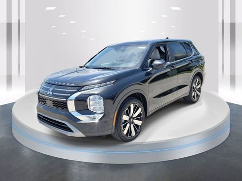 New 2025 Mitsubishi Outlander SE image 3