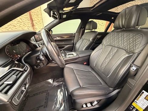 Used 2021 BMW 750i xDrive w/ Executive Package image 24