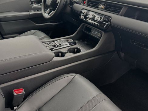 New 2025 Honda Pilot Touring image 18
