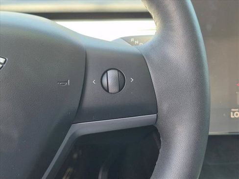 Used 2025 Tesla Model Y Long Range RWD image 13