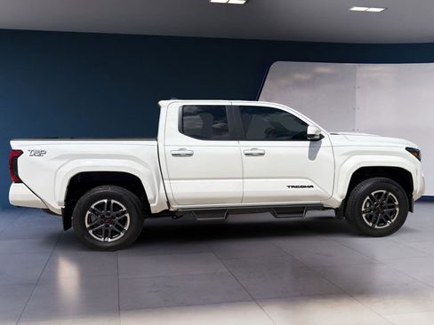 Used 2024 Toyota Tacoma TRD Sport AWD/4WD image 6