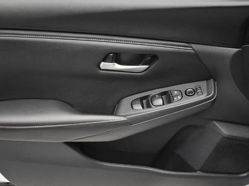 Certified 2025 Nissan Sentra SV FWD image 10