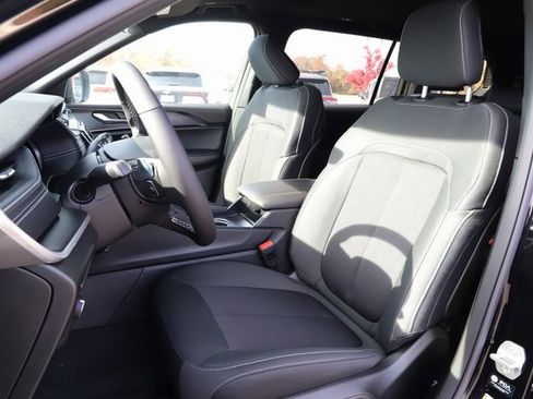 New 2025 Jeep Grand Cherokee L Laredo image 11