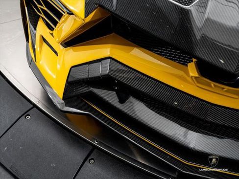Used 2019 Lamborghini Urus AWD/4WD image 7