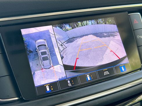 Used 2022 Buick Enclave Avenir FWD image 13