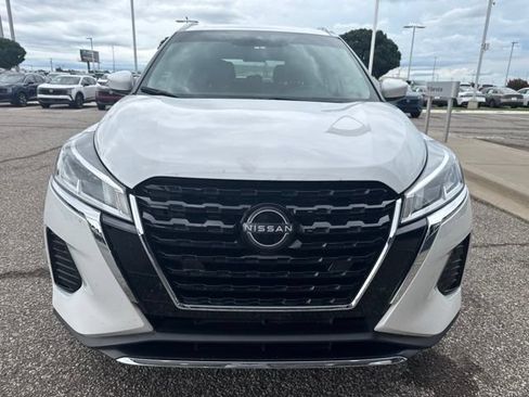 Certified 2024 Nissan Kicks SV FWD image 2