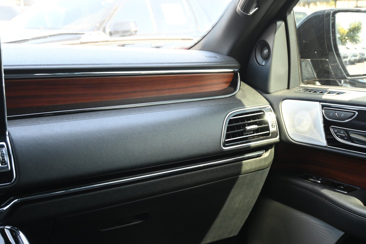 Used 2023 Lincoln Navigator Reserve AWD/4WD image 8