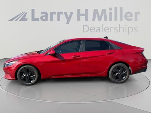 Used 2022 Hyundai Elantra SEL w/ Convenience Package FWD image 3