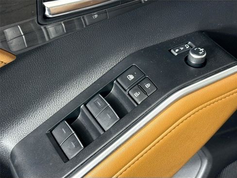 Used 2024 Toyota Highlander Platinum FWD image 29