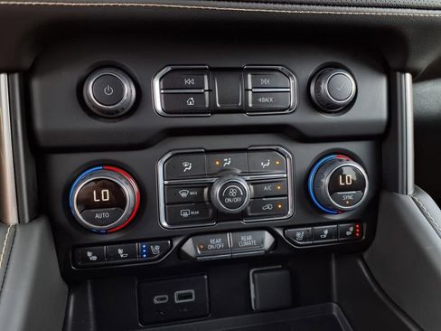 Used 2024 Chevrolet Tahoe Premier image 21