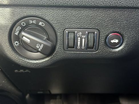 Used 2018 Dodge Charger R/T w/ Plus Group RWD image 29