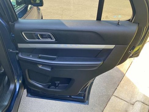 Used 2017 Ford Explorer XLT AWD/4WD image 35