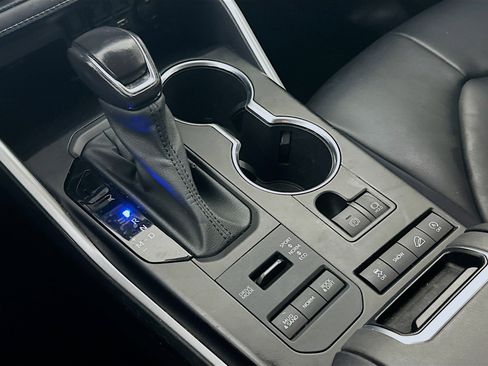 Used 2021 Toyota Highlander XLE image 25